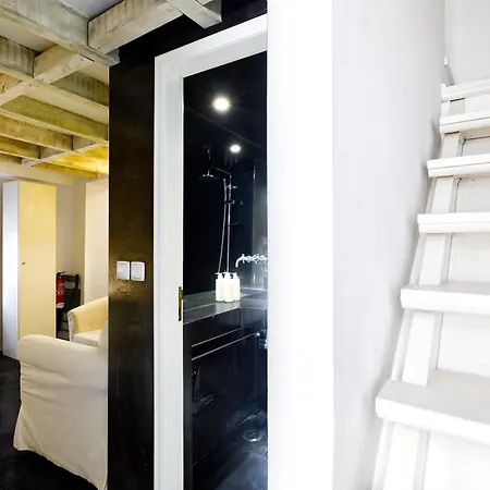 New! Lovely Duplex In The Heart Of Alfama شقة