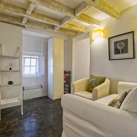 New! Lovely Duplex In The Heart Of Alfama شقة