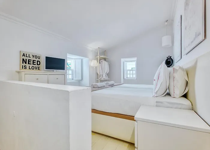 Apartment New! Lovely Duplex In The Heart Of Alfama Lissabon